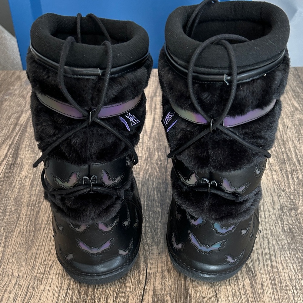 Women's Black Faux Fur Winter Boots with Iridescent Accent - Picture 6 of 8